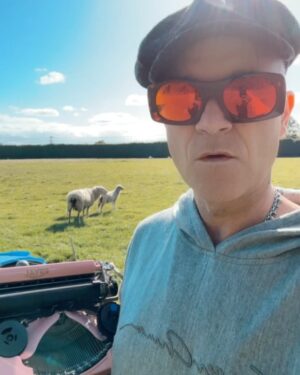 Robbie Williams Instagram - So I woke up here In New Zealand yesterday to 25 texts, A similar amount in WhatsApp and a long list of emails. Some from people I haven’t spoken to for many many years.

All reaching out to congratulate me on the documentary.

After replying to many of them I just burst out crying. A good cry. As with tears, my first response was to stop them. And then I told myself ‘’Nah, fuck it. Go on, have a big blub’’
So I did. I blubbed.

Not sure what the tears were actually for. There will be many reasons. And they will all be revealed over time. But the main feeling was relief.

I have felt Despised. To my core, I was an embarrassment.
I have felt worthless no matter what I achieved.

And today I don’t.

’Today was a good day’’ Ice Cube 

I may leave my AK at home.

O’Shea Jackson 

Namaste ❤️🙏
