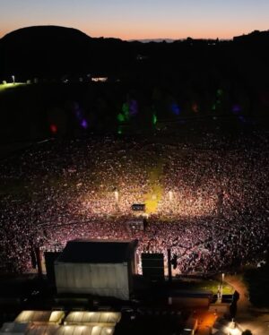Robbie Williams Instagram - New Zealand: thank you for two unforgettable, beautiful nights. See you again soon I hope. Rob x