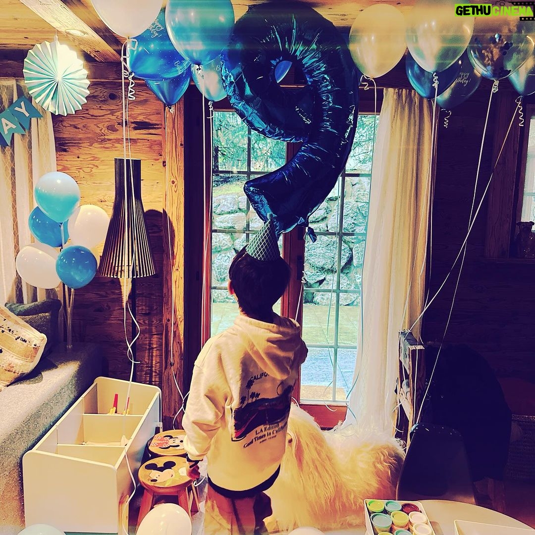 Robbie Williams Instagram - Charlie…Your world is pure imagination and we are so lucky to be in it with you.💙💙💙Happy 9th Birthday!!! You are pure magic 💙💙💙Love, Mommy and Daddy xxx