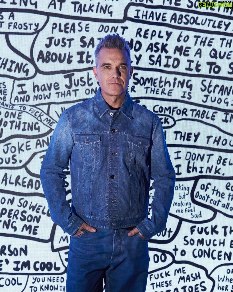 Robbie Williams Instagram - Moco Presents Robbie Williams: “Pride and Self-Prejudice”. Here to kick things off at Moco Museum Amsterdam was the artist himself; @robbiewilliams Along with our founders, some very special guests attended and gathered round as Robbie led us through the ultimate exhibition launch ceremony. Fears were written down, read out and burnt in the fire; a symbolic and healing gesture. The art exhibition is officially open today – visit the link in bio to secure tickets. We hope to see you soon!
