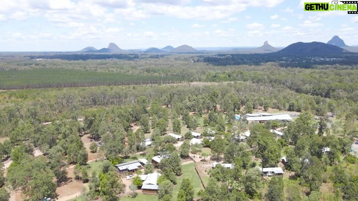 Robert Clarence Irwin Instagram - Tour our Emu Cabin with @robertirwinphotography! π This cabin is extra special, as itβs one of our accessible cabins. Book your stay with us to enjoy the wild side of luxury! π The Crocodile Hunter Lodge