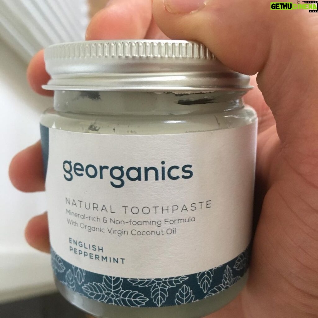 Robert Sheehan Instagram - These lads haven’t paid me nothin, but I’ve been looking at ways to make my existence kinder to the environment... Toothpaste in glass jars lads. EVERY. SINGLE. TUBE of toothpaste ends up in landfill. And there’s no need. This product is from up the road from me, so no mad shipping. Full of natural ingredients (good for Rab’s soul and gums). Comes with a little oar to pop it on your brush. Have a go lads, let’s take it easy on ol’Mother Earth. If you’ve any other simple ways to instigate a positive environmental change, ping your suggestions in the comments 🙌🏽💄💋 @georganics @theearthlocker #treehumping London, United Kingdom
