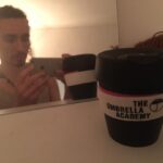 Robert Sheehan Instagram - Happy Swingin’ 20s humans (Alive and Deceased ((ugh I hate that word deceased makes me think of a green bloated maggoty corpse)) ) Anyways this little @umbrellaacad keep cup not only saved me another 10p today, it affords me a little daily smugness for knowing I’m being less of a pain in the ass to #mothernature . Give it a go this decade! smooch smooch 😘💋