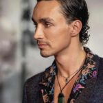Robert Sheehan Instagram – And now, back in more familiar territory – This. A short I produced / am in called #TheBiggerPicture. A dissection of @GreerTaylorEllison ‘s personal life to an uncomfortably intimate degree 😬🤔 Acting alongside luvly @rosiejaneday, I’ll be doing an insta chat an hour before the Big Sexy Live @youtube premier ! This Wednesday the 26th Aug 6pm BST @paradoxhouse @alexobchang Do Choo-Choon In