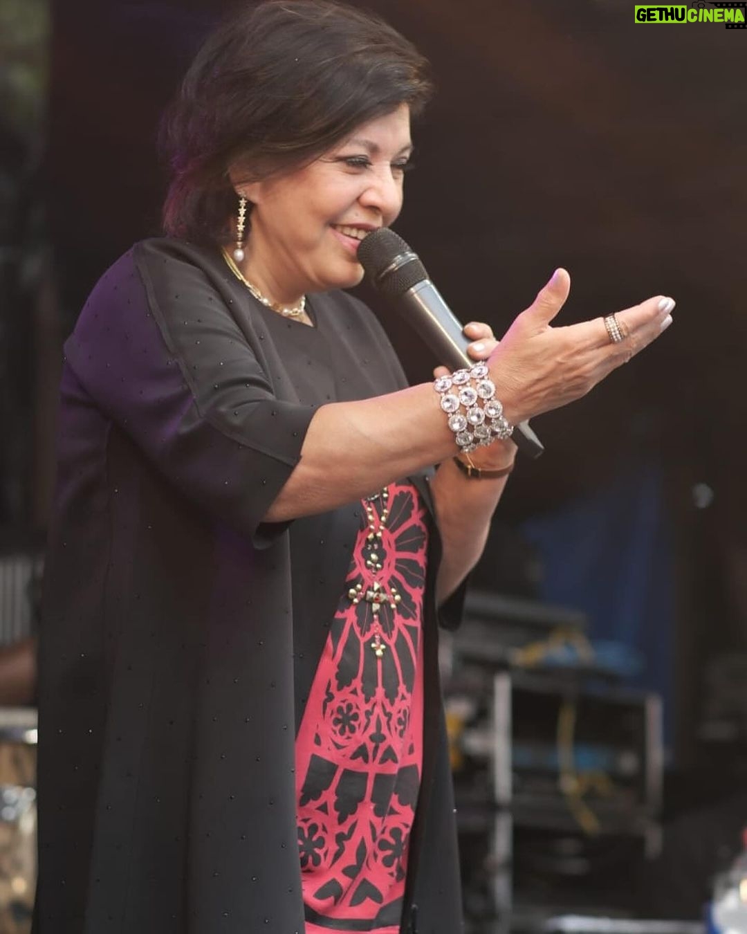 Roberta Miranda - 51.3K Likes - Obrigada Arthur Alvim!! Delícia de público que amo!! @alinetorressp @culturasp @severinormoficial @paoloproducoes @celiamoratori