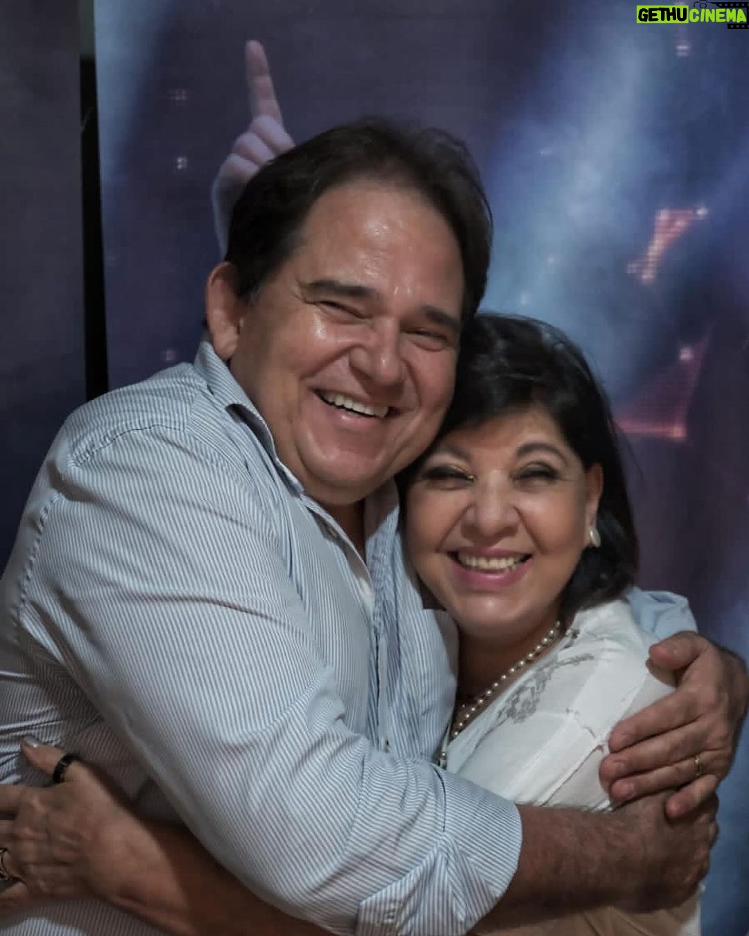 Roberta Miranda Instagram - Caldas novas Goiás obrigada Lindo espetáculo afinal vcs são as estrelas do meu show!! Eu só sou EMOÇÃO !! @marcelobaiocchi grata presidente!! @leopoldoveiga amigo querido @paoloproducoes filmaker @celiammoratori aeeee mamãe !! #thequeen kkkk