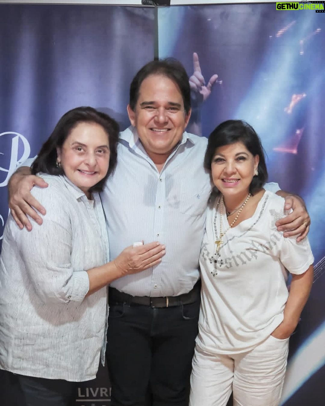 Roberta Miranda Instagram - Caldas novas Goiás obrigada Lindo espetáculo afinal vcs são as estrelas do meu show!! Eu só sou EMOÇÃO !! @marcelobaiocchi grata presidente!! @leopoldoveiga amigo querido @paoloproducoes filmaker @celiammoratori aeeee mamãe !! #thequeen kkkk