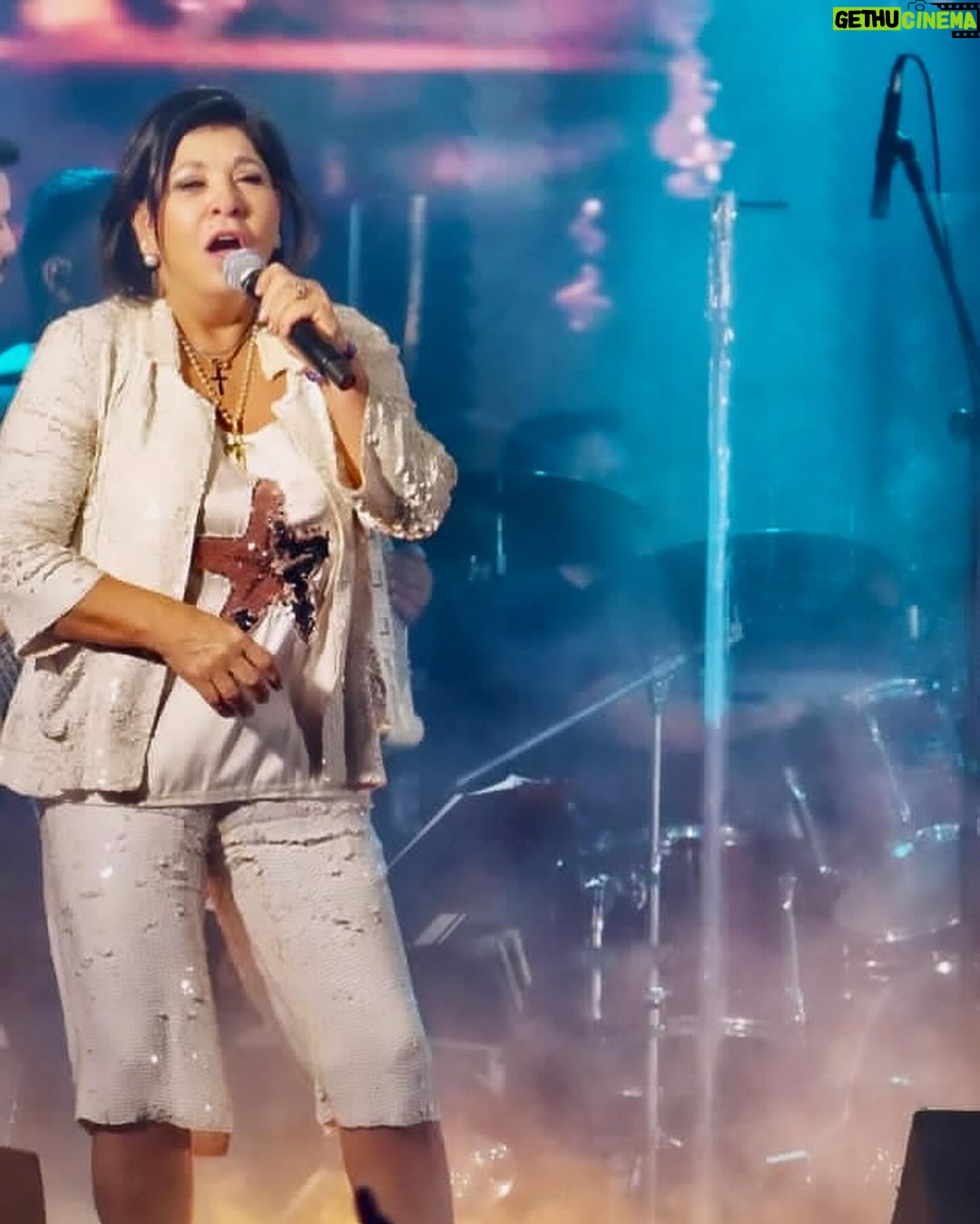 Roberta Miranda Instagram - Obrigada Goiás !!Alexânia !! Público lindo como sempre bora para Caldas novas ?? Hoje !! : : @paoloproducoes