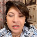 Roberta Miranda Instagram - Bora aprender o refrão?? Chama-se (DIRECT) kkkk real !! VOCÊ , MANDOU UM DIRECT E PEDIU UMA CHANCE PRA ME CONHECER EU PENSEi… REPENSEI… NÃO FOI UMA VEZ, NEM DUAS NEM TRÊS …kkkkk ( REFRÃO) Beijei outra boca Depois borrei a maquiagem De tanto Chorar … É nisso que dá , CÊ tá solteiro E o 💜 Não TÁ