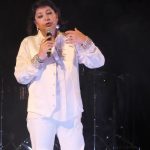 Roberta Miranda Instagram - Obrigada Mais uma vez o público de Manaus !! Eu fiquei 1h20 no trânsito ! Centenas de pessoas perderam o show ! Lastimo muito! Para eu chegar até o local batedores nos guiaram na contramão. Claro que: com muito cuidado !! O intuito foi Doar a gravata que customizei em prol aos que sofreram com a seca no Amazonas! Entregue esta com a diretora regional do Sesc ADRIANA! A largada foi dada agora bora subir a tag #bataomarteloeocoraçao