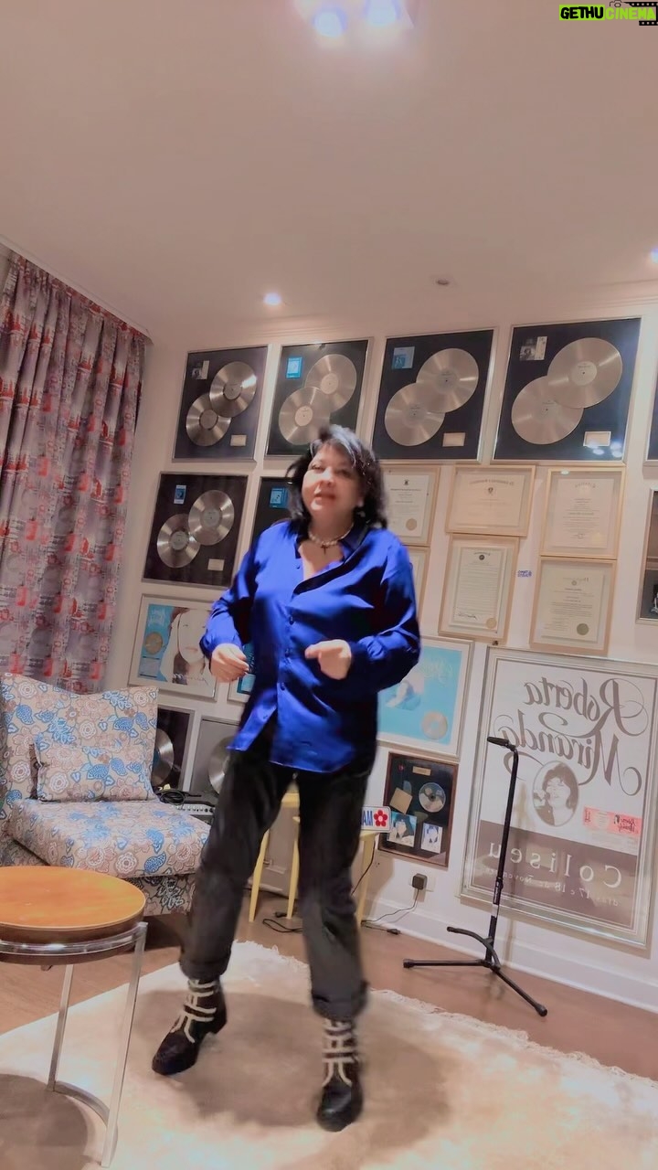 Roberta Miranda Instagram - @carlinhos @lucasguimaraes Vejam o que te espera ah!!! Verdadeira bailarina do MUNICIPAL kkkk