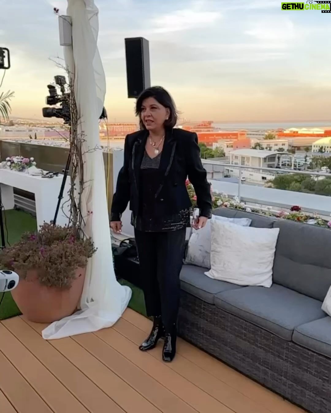 Roberta Miranda - 53K Likes - O meu #tbt hoje é lotado de saudades !!
Portugal Lisboa!