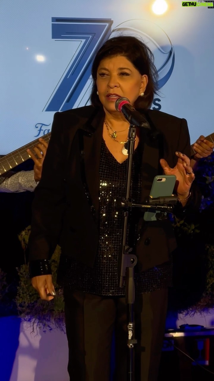 Roberta Miranda - 47.2K Likes - Festa comemoração 70 anos @rederecordoficial @recordtveuropa honrada em ter recebido este convite !!
Aqui um pouquinho desta noite maravilhosa !!
Grata a toda equipe! E em especial a ANA Paula!!