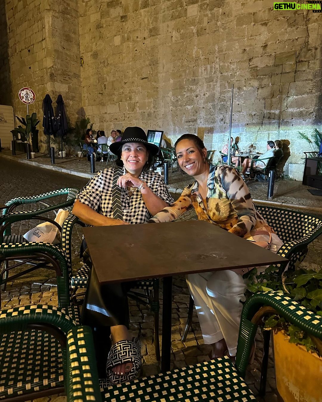 Roberta Miranda - 57.7K Likes - Orgulho de ser NORDESTINA!! Aqui alguns momentos com amigos em Lisboa!!!