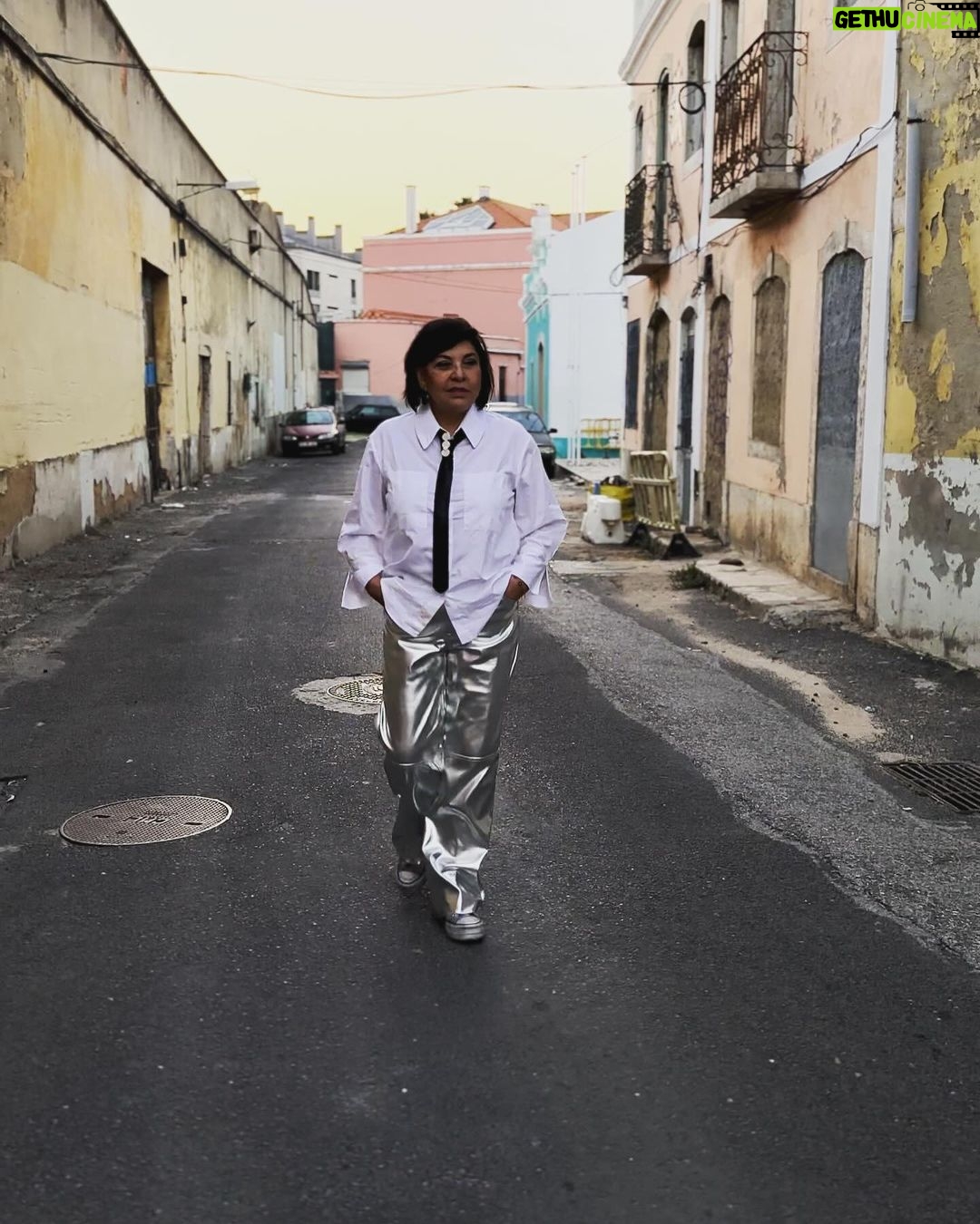 Roberta Miranda Instagram - O meu amor próprio, é maior que o próprio amor… ( caminhos) Roberta Miranda Lisboa! Portugal!!