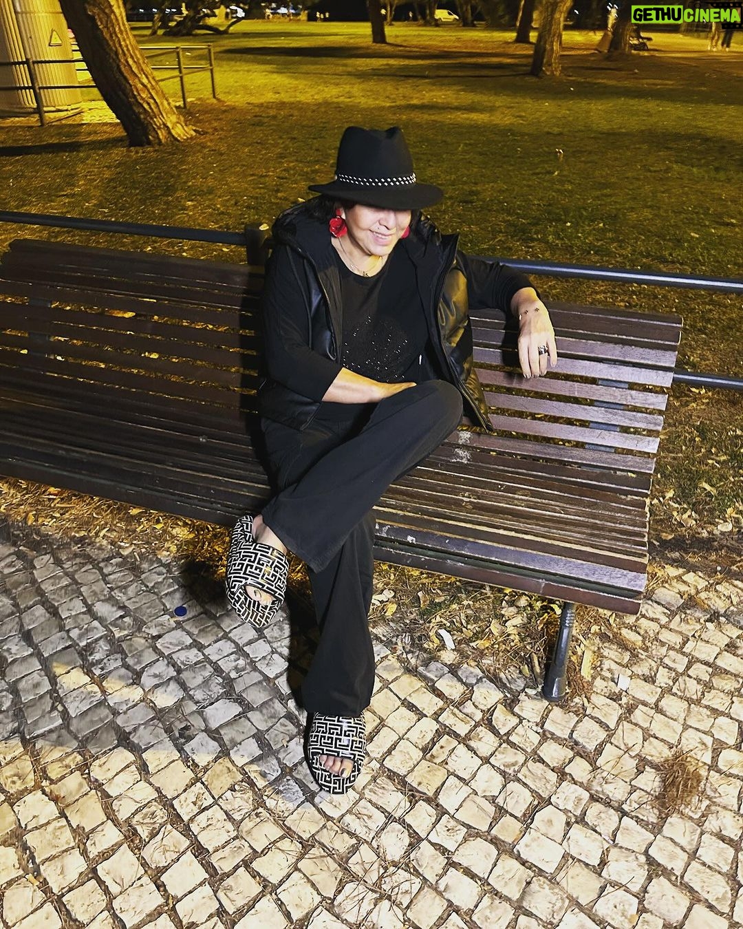Roberta Miranda Instagram - O meu amor próprio, é maior que o próprio amor… ( caminhos) Roberta Miranda Lisboa! Portugal!!