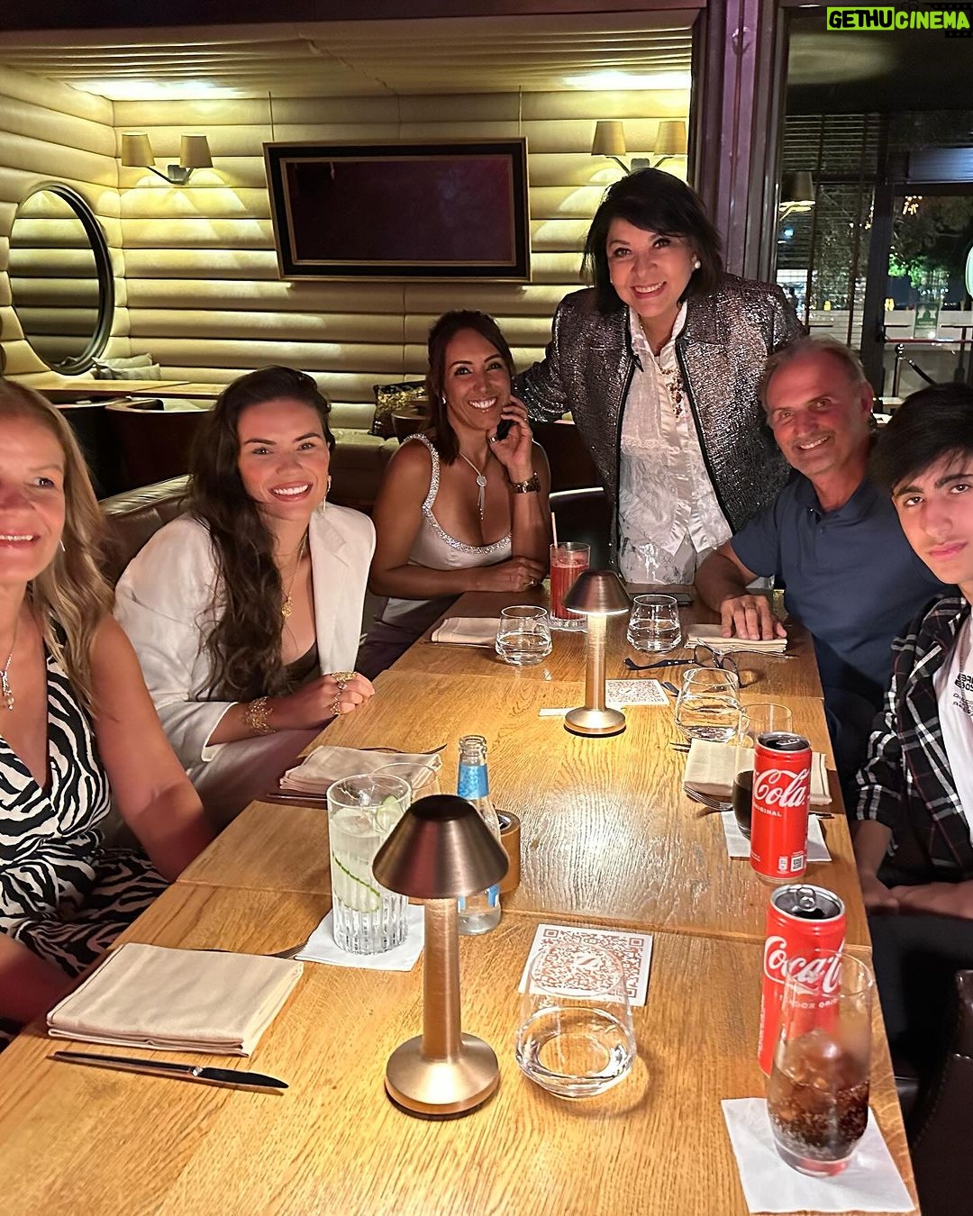 Roberta Miranda - 48.5K Likes - O meu aniversário aqui em Lisboa Portugal ! Com pessoas que Deus mais uma vez me@colocou frente a eles!
O casal Ruy e Taty Ferreira anfitriões !
Filhote Enzo, @biacaboz Artista portuguesa fizemos uma parceria ( aguardem) Graça mamãe de Bia Fã 1 e Arthur meu assessor!
Lindo aniversário!
O 💜 ficou com saudades dos meus aí no Brasil!!
Grata meus fãs ! Família, amigos! Bb Severino mamãe tá com saudades