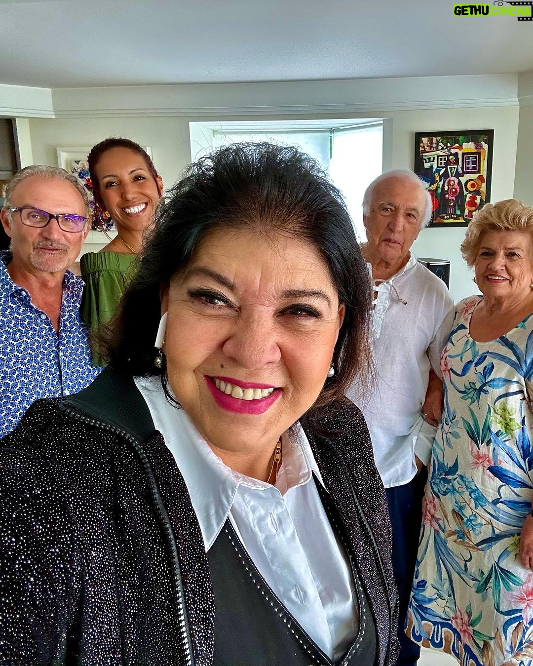 Roberta Miranda Instagram - amor e carinho é que não falta !! Casal de amigos !! Sr Ruy e Taty #cascais