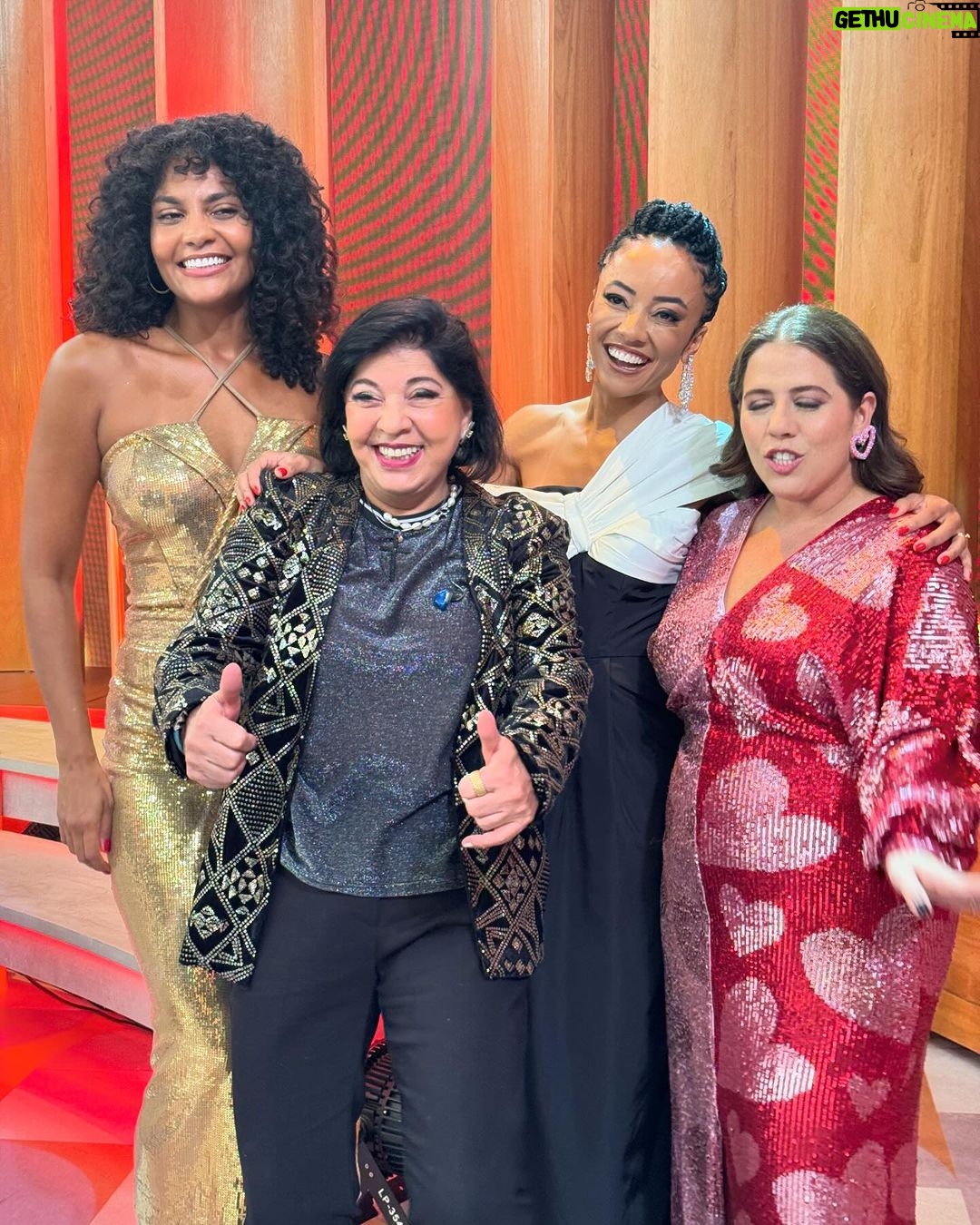 Roberta Miranda Instagram - Feliz dia da mulher!! Vocês são guerreiras!! Poderosas ! Obrigada @patriciapoeta @tati @val.assim @barbaraareis