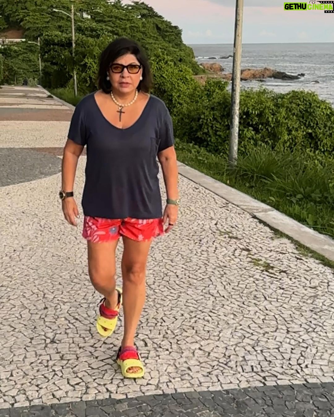 Roberta Miranda Instagram - Obrigada , amados!!! @brunogmonteiro @binhoulm @luciannmarkus @gutoulm @rafaelmanga_oficial @wagnermiau @tufijr Sempre prezei por amizades !! O cafezinho com todos me fez ficar felizona!!! @celiammoratori Carrossel de dias encantadores