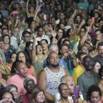 Roberta Miranda Instagram - Queridos fãs, vocês são a luz que ilumina meu caminho há décadas, e cada nota que canto é um tributo ao amor e apoio que vocês me oferecem. Obrigada por fazerem do meu show um espetáculo! Que continuemos a nos emocionar juntos por muitos anos mais! Amo muito vocês ❤️