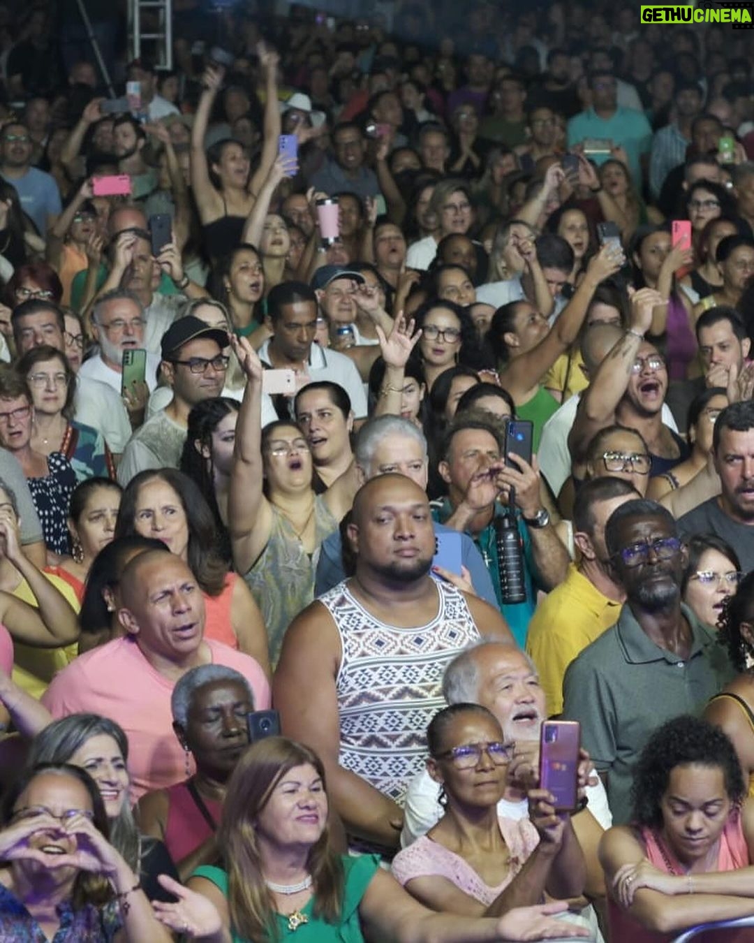 Roberta Miranda Instagram - Queridos fãs, vocês são a luz que ilumina meu caminho há décadas, e cada nota que canto é um tributo ao amor e apoio que vocês me oferecem. Obrigada por fazerem do meu show um espetáculo! Que continuemos a nos emocionar juntos por muitos anos mais! Amo muito vocês ❤️