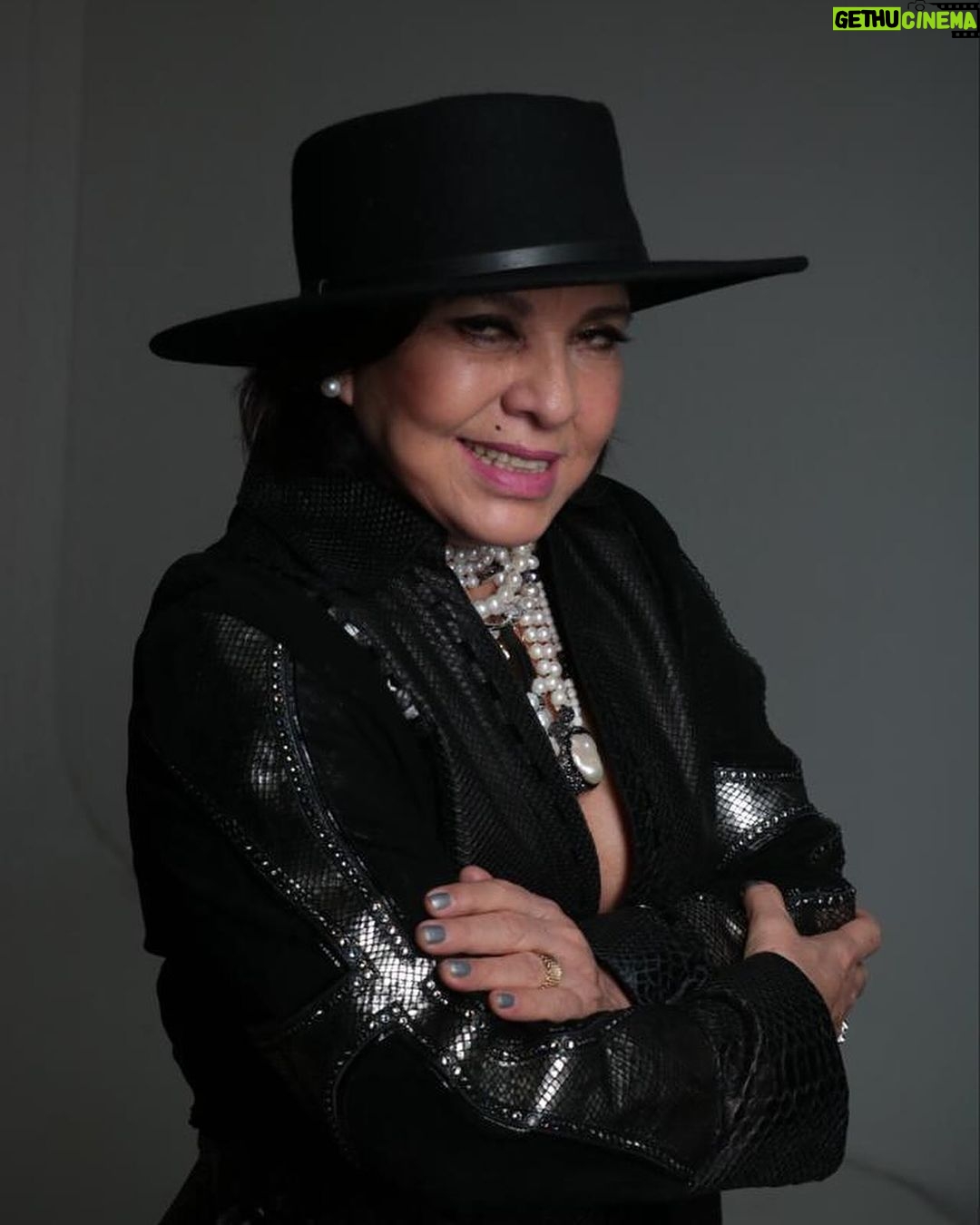 Roberta Miranda Instagram - Aqui neste ensaio fotográfico nasceu a capa da música #DIRECT Acompanhe o carrossel 👉🏽👉🏽💜💜 @ju.alarcao : : :#directrobertamiranda #plataformadigitais #direct #spotfy #deezer #tiktok