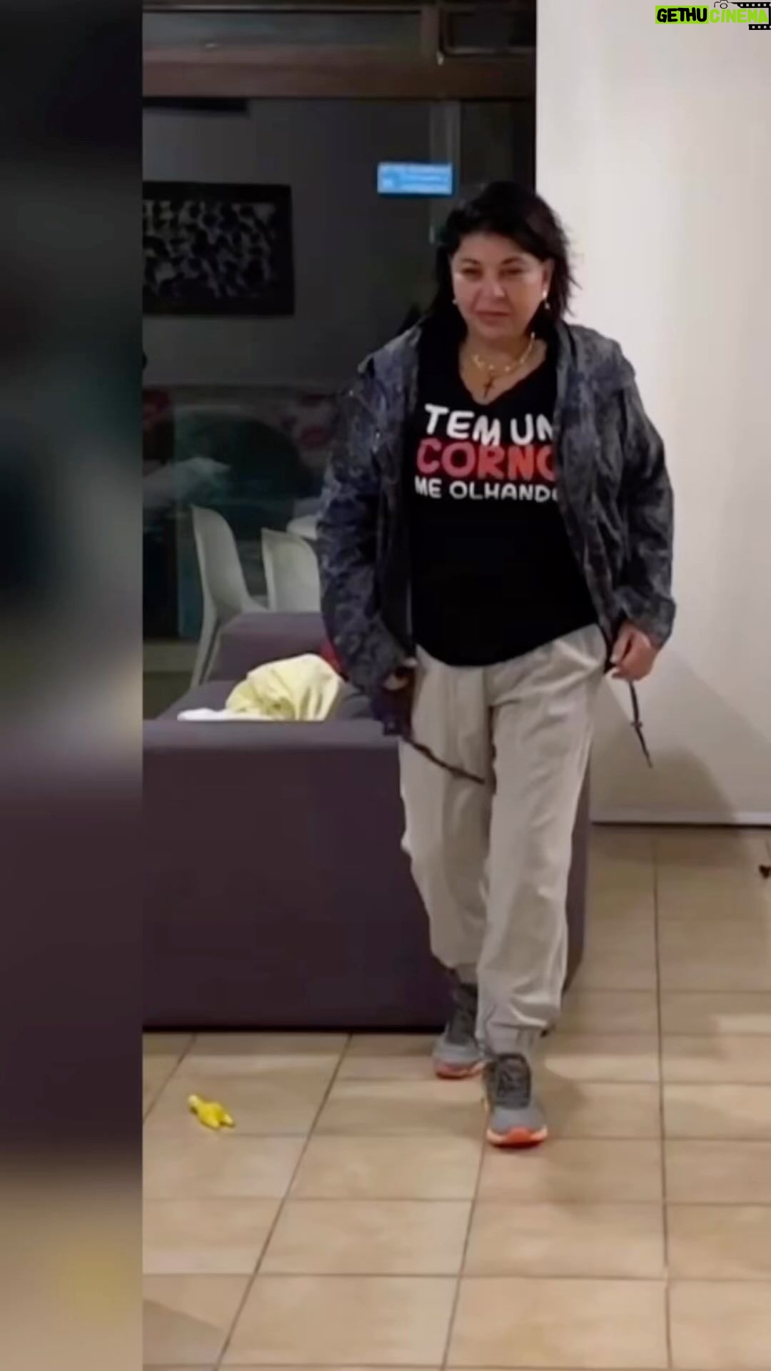 Roberta Miranda Instagram - Kkkkkkkkk me divirto muito .. quem ficar bravo foi … é.. ou será .. kkkkk bora brincar ?! Fazer a vida mais leve