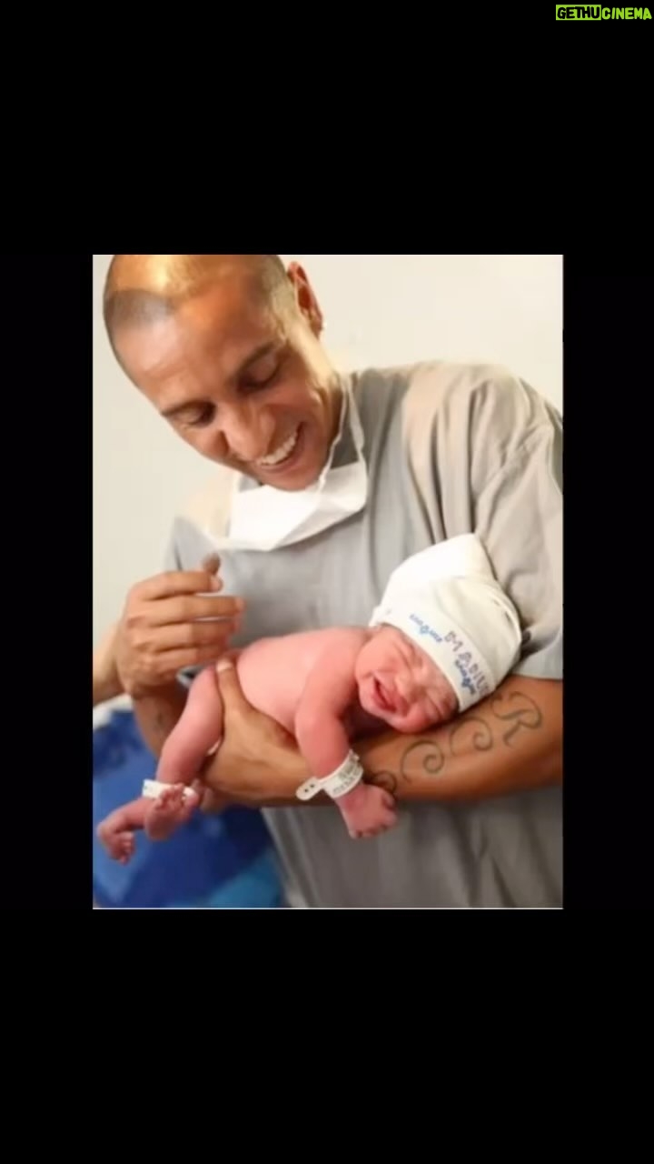 Roberto Carlos Instagram - Hoje é dia dessa fenomena @manuela.daasilva , muitas felicidades meu amor, 14 anos de vida , Deus te abençoe hoje e sempre , te amamos