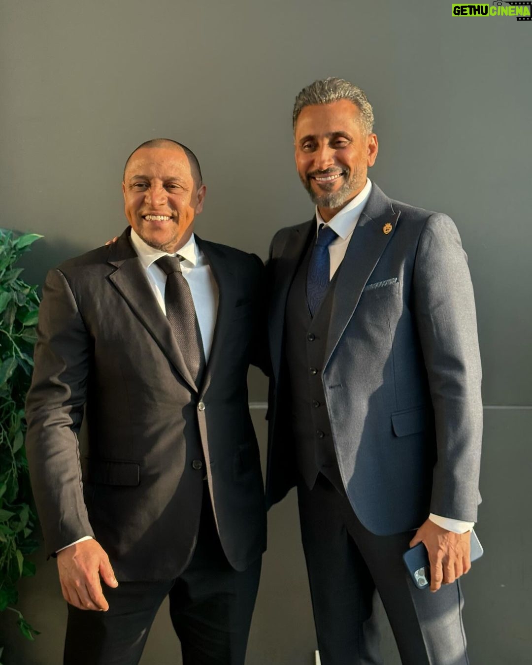 Roberto Carlos Instagram - sempre feliz em ver você irmão @oficialrc3 New Cairo