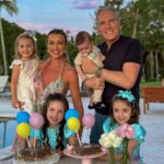 Roberto Justus Instagram - Eles chegaram para alegrar nossos dias! Feliz aniversário pitucas lindas, 5 aninhos de puro amor 🩷 o desejo de vcs, já já vai se realizar! 🎂 amamos mto! @fabianajustus 🙏🏻