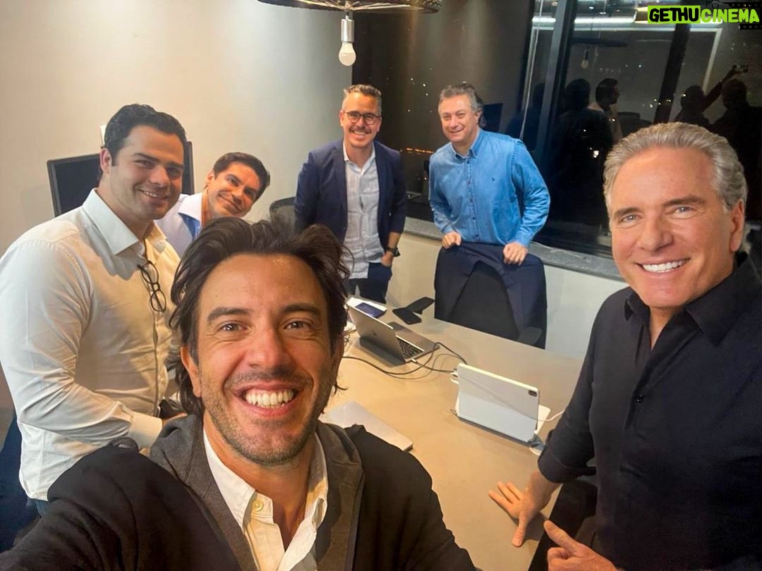 Roberto Justus Instagram - Ontem terminando a semana com esse time de feras da nossa SteelCorp! Vem muita coisa por aĆ! šš