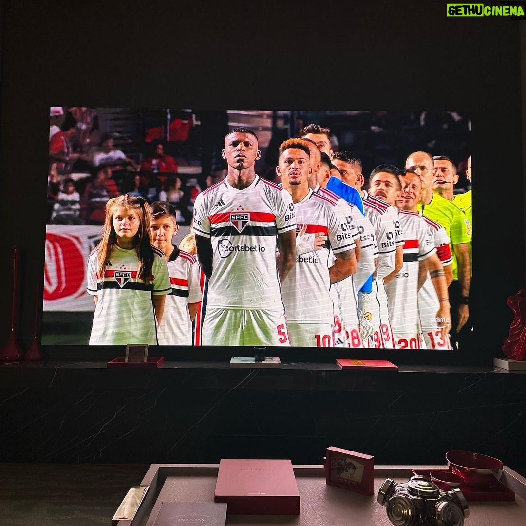 Roberto Justus Instagram - Haja coração! Vamos tricolor! ❤️🤍🖤⚽️