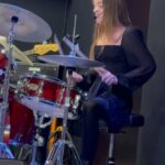Roberto Justus Instagram - Na apresentação de música a minha princesa mostrando o seu múltiplo talento. Muito orgulho!💙🎼