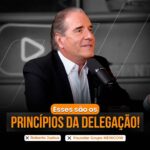 Roberto Justus Instagram - Não entender isso traumatizou muitos empresários a deixarem de delegar! Se você ainda não assistiu ao nosso Episódio de número 100, está deixando muito dinheiro na mesa! Pois o ilustre convidado foi @robertoljustus, empresário renomado, founder do Grupo Newcom, e ex apresentador do programa “O aprendiz”, um grande sucesso da televisão brasileira entre 2004 e 2010. A empresa vai crescendo e cada vez mais o time cresce junto. E diferente da fase inicial do negócio, onde o empresário estava muito forte no operacional, conforme esse crescimento, ele precisa ir subindo os degraus para o tático e estratégico, e adquirindo a habilidade de delegar funções para a base do negócio. Mas um ponto importantíssimo na delegação, é antes de delegar, formar essa pessoa, para que cada vez mais ela tenha a clareza de saber quais são seus princípios e parâmetros, diminuindo a chance  dela tomar uma decisão que seja muito diferente da que você tomaria. E após delegar, é praticar o famoso “confia e confere” sempre acompanhando, principalmente no início, para que essa delegação possa te economizar tempo e dinheiro! Assista o episódio 100 “Roberto Justus | As chaves ocultas que te farão ter um negócio de excelência #100” completo no nosso canal do YT. Compartilhe o @podacelerar nos storys que iremos te repostar! Alphaville