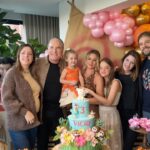Roberto Justus Instagram - Começaram ao lado dos irmãos e família as comemorações dos 3 aninhos da Vicky completados hoje! Domingo será para os amiguinhos! 🎂🎂🎂💙