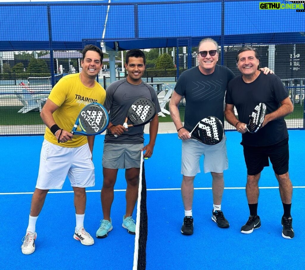 Roberto Justus Instagram - Antes de sair de Orlando ainda deu para aprender um novo esporte que amei! Paddle Tennis! Sensacional! E com essa turma boa! 🎾 USTA National Orlando Tennis Campus