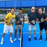 Roberto Justus Instagram - Antes de sair de Orlando ainda deu para aprender um novo esporte que amei! Paddle Tennis! Sensacional! E com essa turma boa! 🎾 USTA National Orlando Tennis Campus
