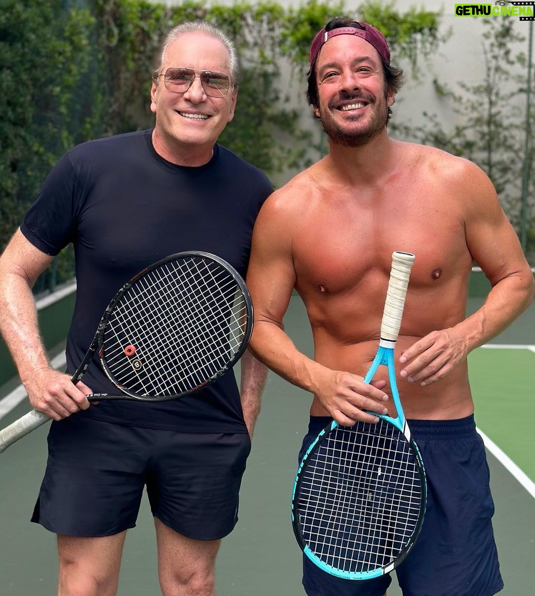 Roberto Justus Instagram - Hoje cedo a batalha foi boa na quadra! 🎾🎾🎾