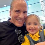 Roberto Justus Instagram - Levando a minha princesa para escola! E como é difícil sair de lá! 💙💙
