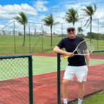 Roberto Justus Instagram - Jogando debaixo de um calor de 32 graus no interior! I”m back…🎾🎾