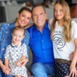 Roberto Justus Instagram - Chegamosss📍São Paulo & Family 💙 prontos para ir comemorar o aniversário das pitucas Kiki e Nena! São Paulo, Brazil