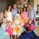Roberto Justus Instagram – Na noite de natal antecipada, com o meu maior patrimônio! Meus 5 filhos! 💙💙💙💙💙