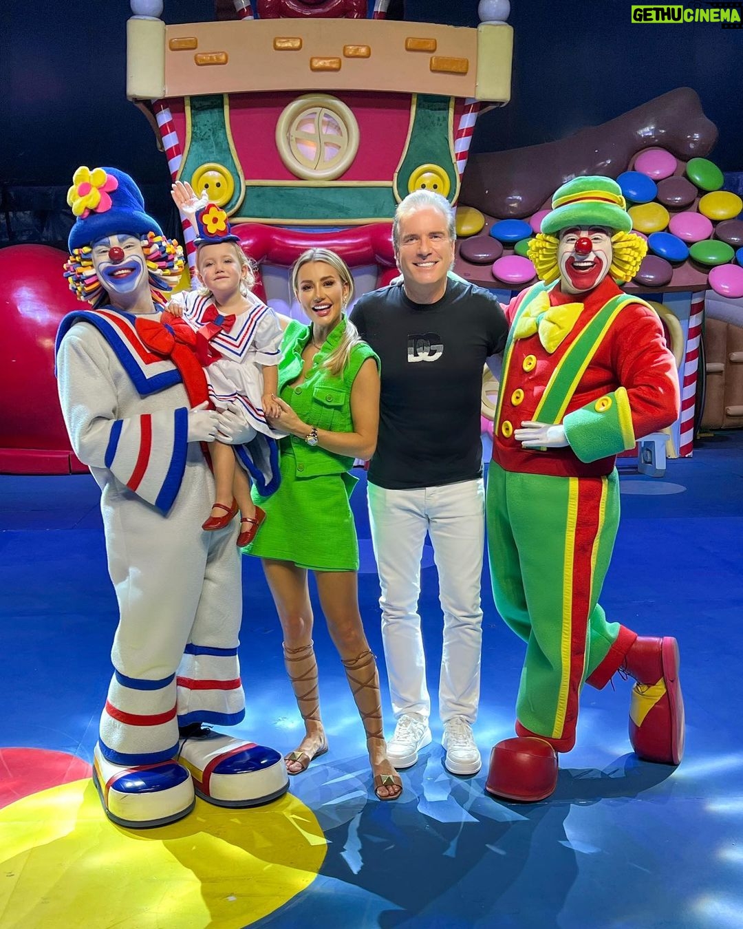 Roberto Justus Instagram - Domingo da Vicky com Patati Patatá! 💙💙