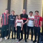 Roberto Justus Instagram - Turma boa para torcer pelo título do Tricolor na Sul-Americana! Vamos São Paulo!!!❤️🤍🖤