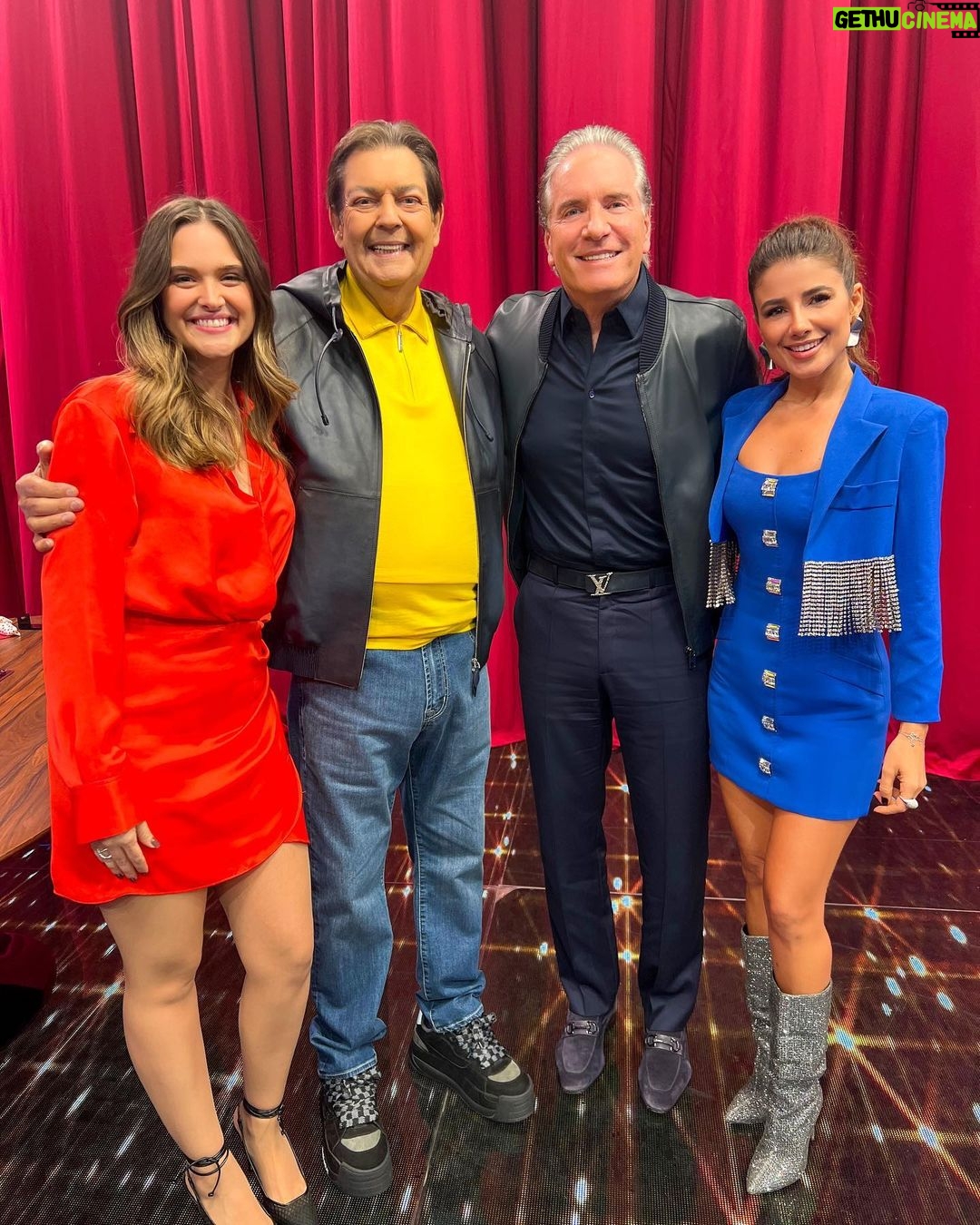 Roberto Justus Instagram - Ontem durante a gravação do programa do Faustão, com as queridas @paulafernandes e @juulianapaiva Vai ao ar na próxima segunda-feira.