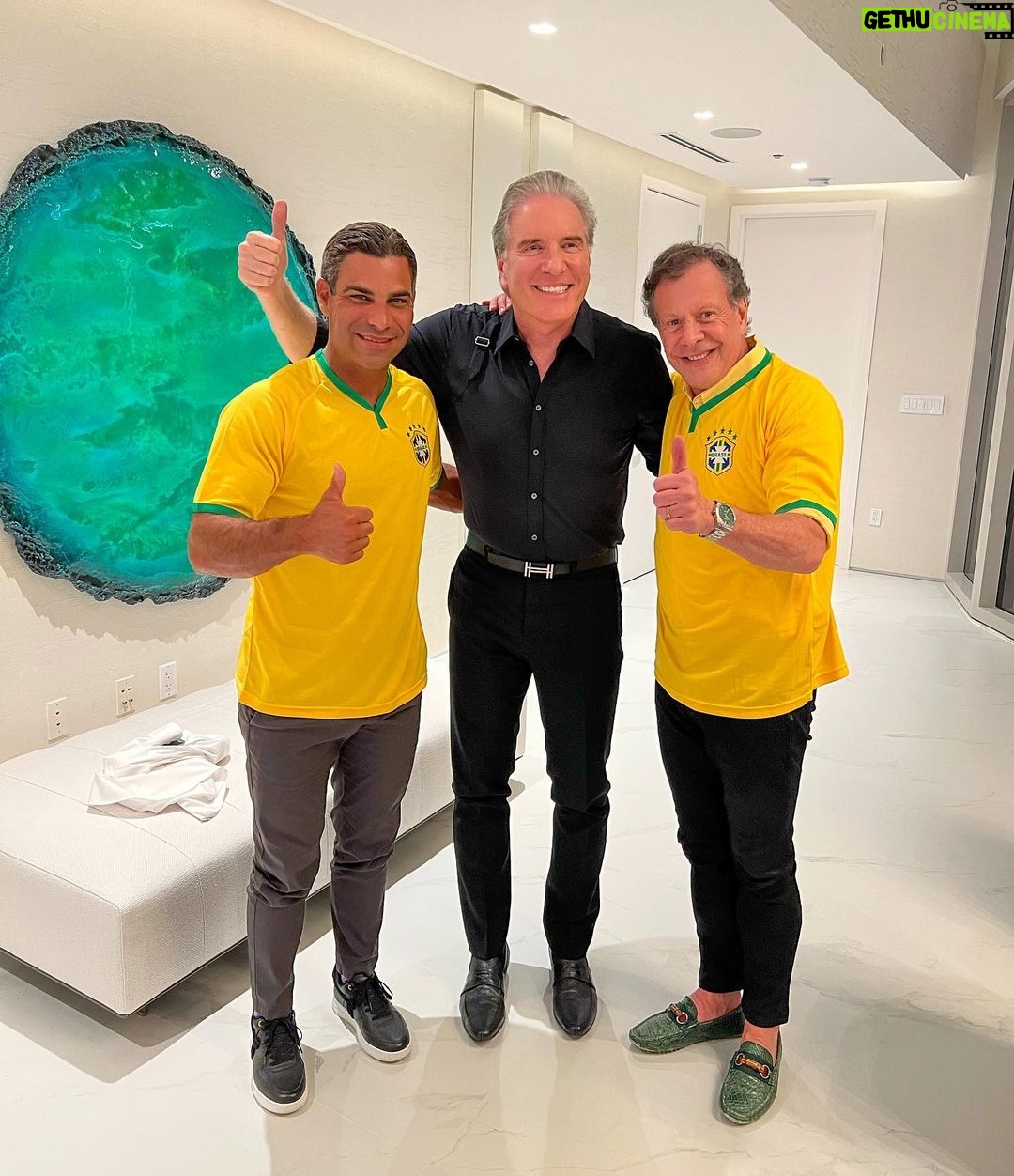 Roberto Justus Instagram - Jantar em comemoração ao dia da Independência 🇧🇷 recebendo o querido prefeito de Miami Francis Suarez e meu grande amigo João Camargo da @esferabr ! Miami, Florida
