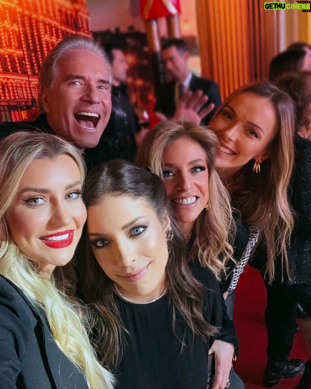 Roberto Justus Instagram - Elas iam fazer uma selfie e eu invadi! Kkkk