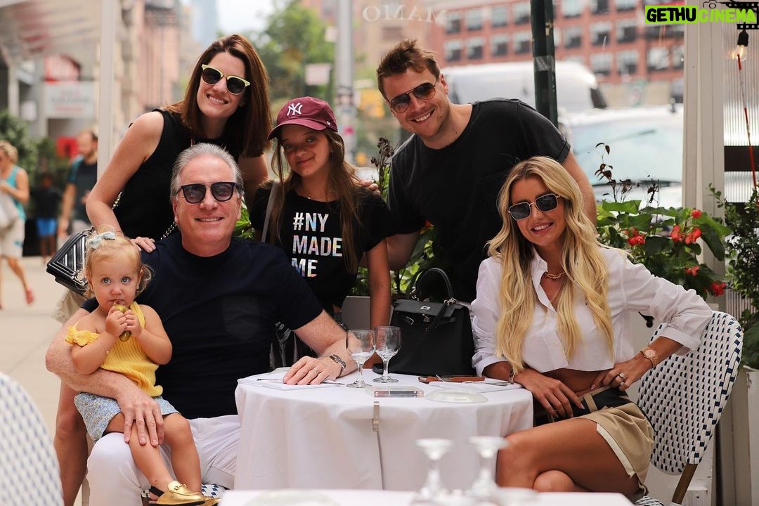 Roberto Justus Instagram - Family lunch in New Yorkβ¦ πππ New York City, N.Y.