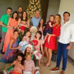 Roberto Justus Instagram - Na nossa comemoração antecipada do Natal. Muito amor em família!💙💙